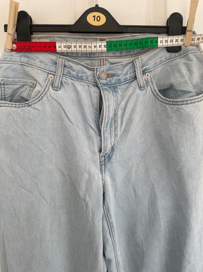 Women’s High Waisted, Straight Leg Levi’s Jeans