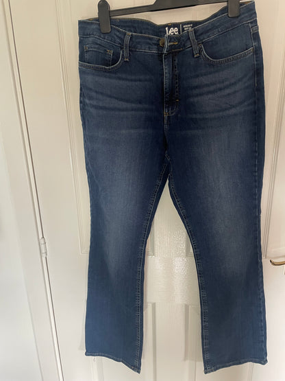 Women’s Regular Fit, Bootcut, Midrise Lee Jeans