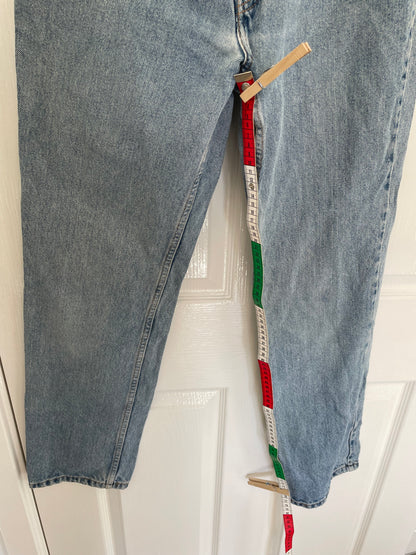 Women’s High Waisted, Slim fit, Straight Leg Levi’s Jeans